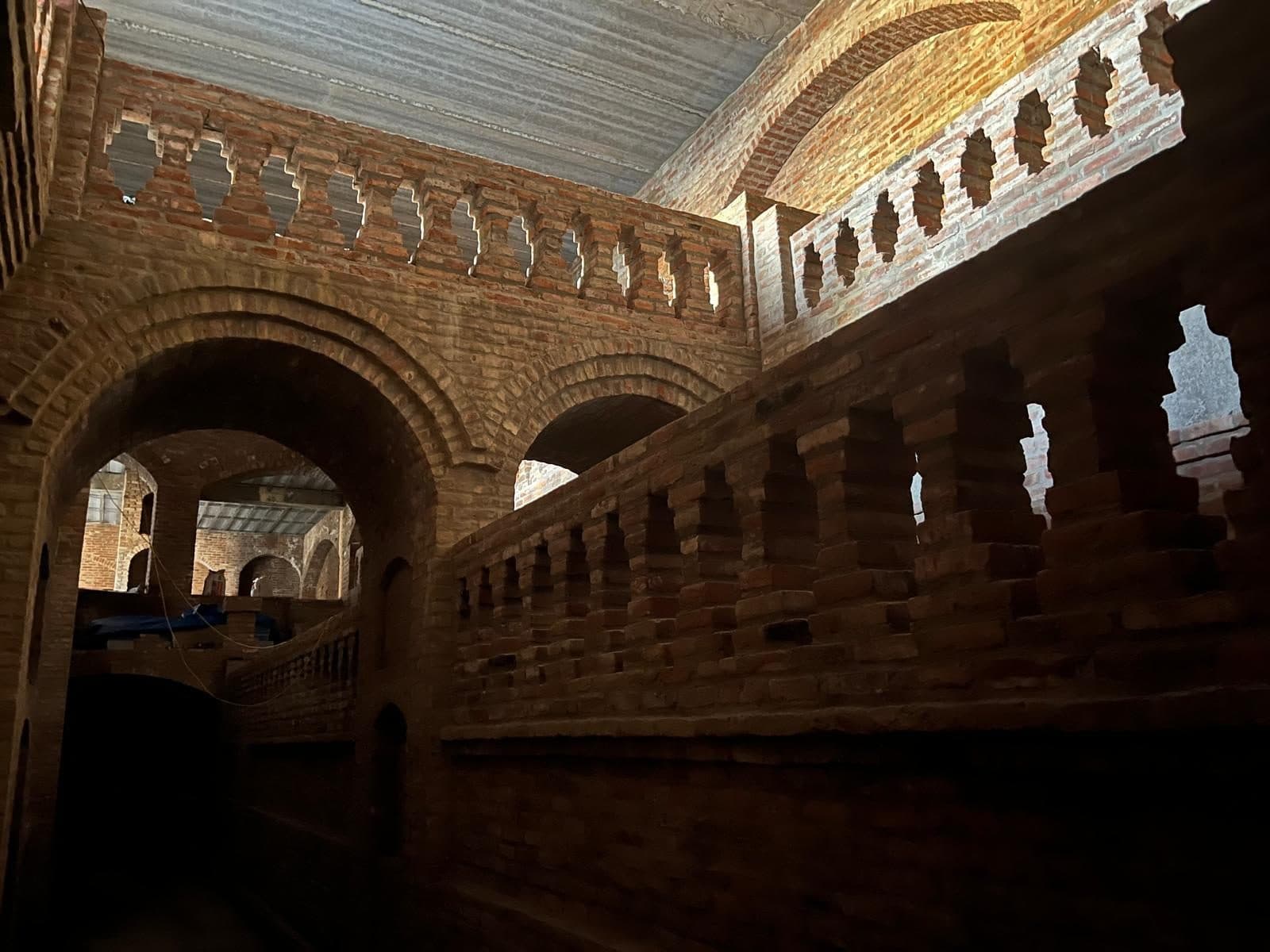 Round arches and arcades inside the Vinoseum during construction